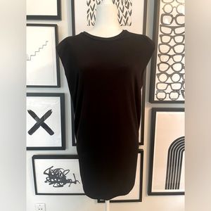 Strong shoulder sleeveless dress